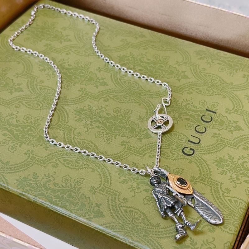 G*u*i necklaces
